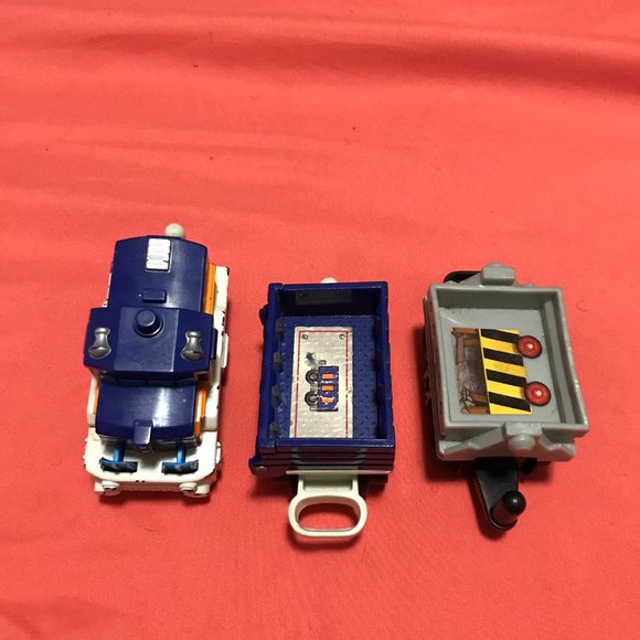 Mattel Geo Tracks - 1 locomotive and 2 freight cars - Picture 2 of 14